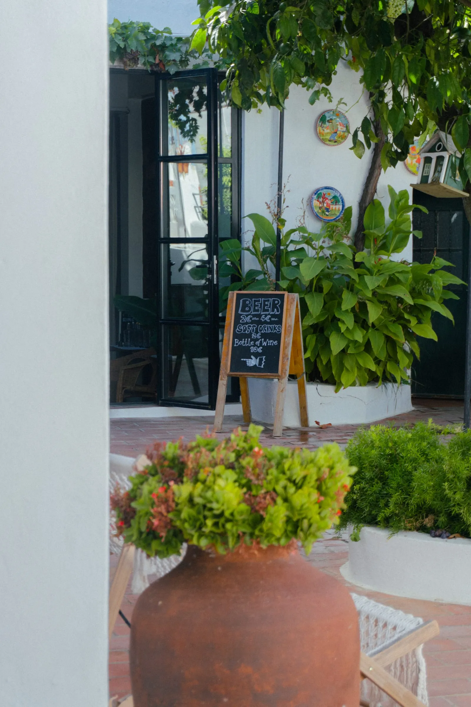 La entrada al patio
