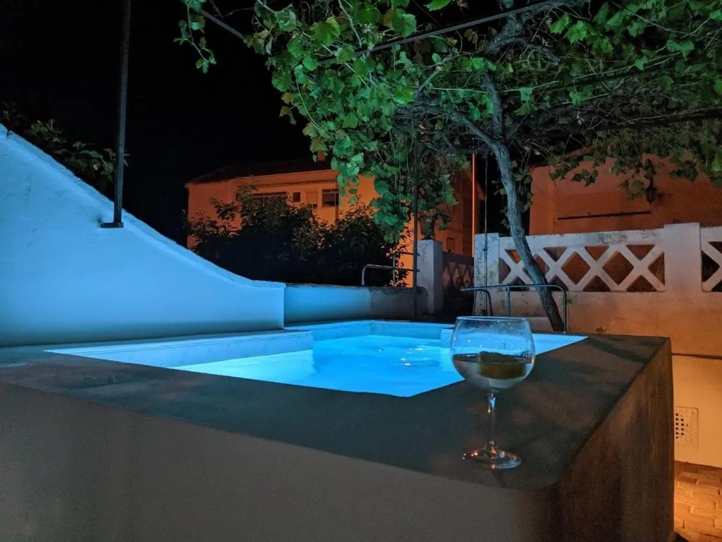 Tanque de hidromassagem à noite